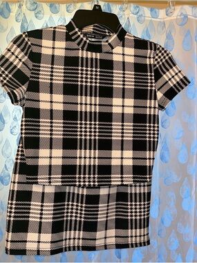 SHEIN Black & White Plaid Short Sleeve Mock Neck Top